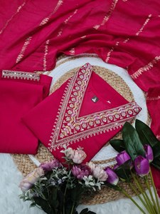 Ensemble Kurta ethnique glamour en palissandre brodé exquis tenue traditionnelle élégante pour les fêtes de mariage festives tissu de luxe hiver - Product Image 5