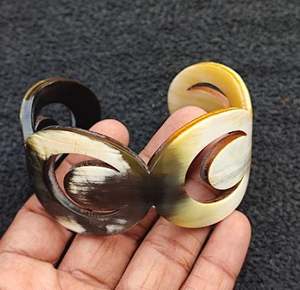 Brazalete de cuerno natural, brazalete de cuerno bohemio de estilo único, joyería hecha a mano, brazalete de cuerno tribal, accesorio de declaración - Product Image 3