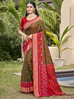 Sari en soie Banarasi Pochampally semi-blanc de qualité supérieure, motif zigzag sur toute la surface |   Ikkat tissé à la main |   Tout pour les femmes