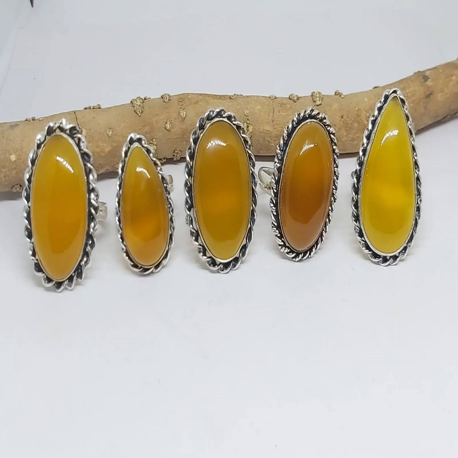 Aventurina amarilla, venta al por mayor, anillos de dedo de forma Natural para hombres y mujeres, joyería de moda, anillo de cristal de latón semiprecioso