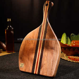 Tabla de Cortar de Madera de Acacia Antibacteriana Ecológica Hecha a Mano de Alta Calidad con Mango, Apta para Lavavajillas, para Uso en la Cocina y al Aire Libre - Product Image 1