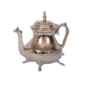 Belle bouilloire en laiton avec un design en relief et des gravures de bétail pour un usage domestique et pour offrir en cadeau, y compris des cuillères en métal - Product Image 4