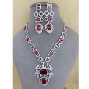 Collier moderne en zircon de luxe de qualité supérieure avec boucles d'oreilles pour mariage, fiançailles, fête pour femmes - Product Image 1