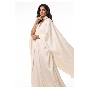 Robe de soirée kaftan beige en satin tissé, une pièce, avec décolleté en V et détail sur la poitrine - Product Image 2