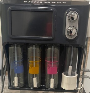 Sistema facial de tratamiento Cartessa SkinWave 2022 con pieza de mano Aqua, pieza de mano de pulso eléctrico y pieza de mano de doble elevación - Product Image 2