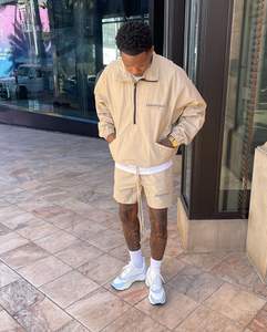 Conjuntos cortos sólidos informales de poliéster 100% transpirables para hombre, chándal reflectante, ropa de verano, trajes con cordón que incluye chaqueta - Product Image 1