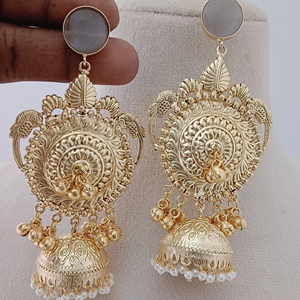 Radiance South Indian Temple Jhumkas Set Joyería Acabado lujoso Ornamentación única Producto a granel Diseño personalizado - Product Image 1