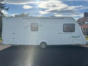 Fleetwood Meridien 560-1 Travel <b>Trailer</b> Motorhome Box <b>Car</b> RV White Exterior Family Camping - Product Image 2