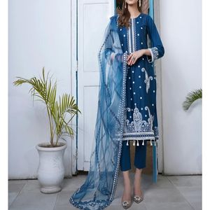 Shalwar Kameez costumes en soie pour femmes musulmanes pour le mariage et la fête, couleur personnalisée, motifs traditionnels modernes de haute qualité. - Product Image 2