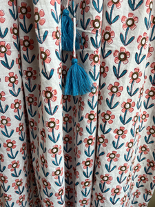 Robe en coton indien imprimé bloc à la main Style décontracté 100% coton avec techniques brodées et décoration de gland - Product Image 3