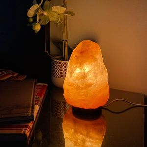 Lámpara orgánica de sal rosa del Himalaya 100% de Pakistán, hecha a mano, luz pura tallada, soporte de madera de forma Natural para decoración del hogar - Product Image 4