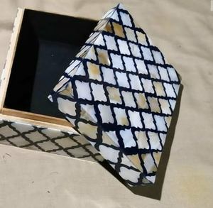 กล่องเครื่องประดับทรงสี่เหลี่ยมผืนผ้าฝังมุกมิลเลียนอาร์ต งานแฮนด์เมด พร้อมโลโก้สั่งทำ สำหรับเป็นของขวัญ งานฝีมือ สีดำขาว คุณภาพสูง - Product Image 6