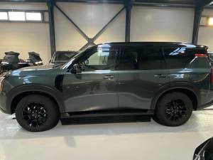 NUOVO 2026 Verde Metallizzato Armada Power (426 CV) 6 Cilindri 4X4 2 Assi Alimentazione Benzina Trazione Integrale Trasmissione Automatica Guida a Sinistra - Product Image 4