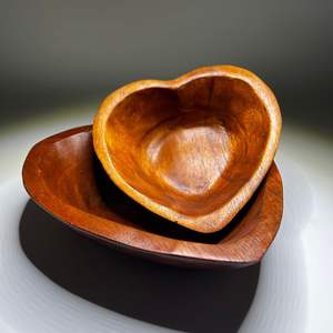 Bol décoratif en bois naturel en forme de cœur, bois d'acacia naturel, bois de manguier - Product Image 5