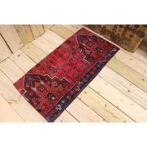 Alfombra Turca Vintage de Lana Roja, 1.7x3.3 pies (51x100 cm) - Product Image 1