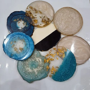 Sous-verres en résine géode personnalisés Accents dorés Conception étanche à la main de luxe Options multiformes pour la décoration intérieure Faveurs de mariage - Product Image 1