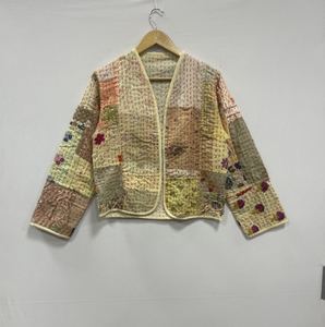 Veste Kantha réversible indienne faite à la main pour femmes vêtements pour femmes avec cadeau design patchwork pour elle - Product Image 1