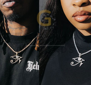 พบกับจี้ฮิปฮอปสีทอง10kt ประดับด้วยเม็ดกลมตัดห้องแล็บเพชรที่ปลูกและมีสัญลักษณ์อันงดงามของสไตล์และความหรูหรา - Product Image 3