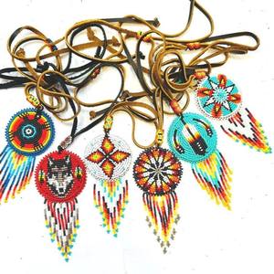 Collar artesanal hecho a mano con cuentas que muestra un colorido medallón Starburst con flecos étnico Tribal Boho declaración joyería Mujer - Product Image 4