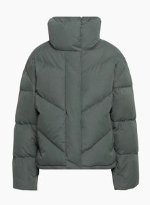 Veste matelassée pour femmes avec impression de logo personnalisé léger et matelassé avec col à capuche design personnalisé OEM - Product Image 6