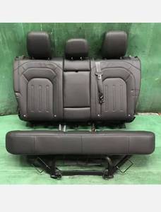 Fundas para Asientos Traseros de Coche, Juego Completo de 3 Piezas, Piel Sintética, Estilo Moderno, para Todas las Estaciones, Color Negro - Product Image 1