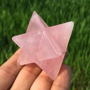 Vente en gros de pierres précieuses de quartz rose Merkaba de qualité supérieure, écologiques, de 40 à 50 mm, sculptées à la main, étoiles, mascotte Feng Shui, spirituelles - Product Image 4