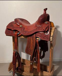 Silla de montar inglesa hecha a mano con cuero duradero, diseño personalizable, acabado fino para equitación profesional y diaria - Product Image 5