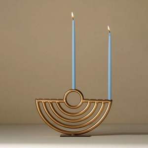 Ménorah en bois avec détails en cuivre pour Hanoucca, chandelier moderne et élégant pour les traditions juives - Product Image 3