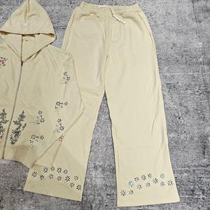 Conjunto Deportivo de 2 Piezas con Capucha y Pedrería, Estilo Urbano, Lavado Ácido, Calidad Premium, Tallas Grandes, Ecológico, 100% Algodón Grueso - Product Image 3