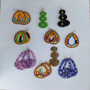 Boucles d'oreilles ethniques en perles de rocaille brodées, style bohème, faites à la main, personnalisées, avec pompons pour femmes - Product Image 5