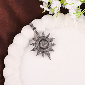 Pendentif en diamant naturel inspiré du soleil pour femmes, argent sterling 925 plaqué rhodium noir, pavé vintage, taille 32x35MM - Product Image 1