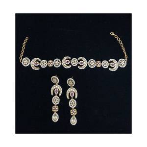 Ensemble de tour de cou Kundan plaqué or de luxe parfait pour mariage et fête - Product Image 2