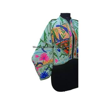 Veste sans manches brodée à la main Un mélange parfait de style et de confort Veste courte en coton à manches longues et à fleurs - Product Image 5