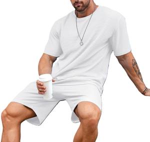 Conjunto de pantalones cortos de nailon para hombre superventas personalizado de manga completa con logotipo bordado servicio OEM conjunto de verano ligero y duradero - Product Image 1