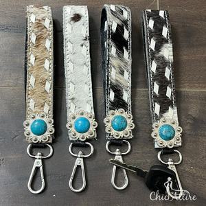 Porte-clés en cuir de vachette fait main avec poignée, style western, en cuir à poils, avec concho, porte-clés durable à lacets, breloques de luxe pour sac - Product Image 1