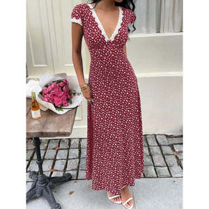 Robe longue Supreme à manches courtes et col en V profond pour femme avec détails en dentelle et motif floral, 36281 - Rouge - Product Image 1
