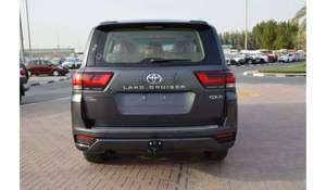 Toyota Cruiser 2022-2024 Usado, Motor GCC, Emisión Euro IV, Asientos de Cuero, Techo Panorámico, Transmisión Automática - Product Image 2