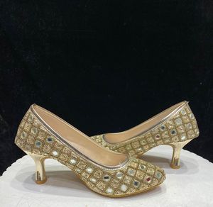 Meilleure vente Jutti de mariée pour les femmes brodées Punjabi et chaussures indiennes pour les mariages disponibles pour la quantité en vrac - Product Image 5