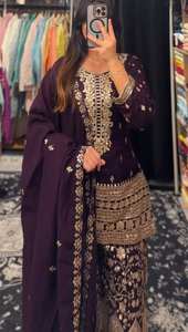 ชุดคุรติสออกแบบหรูหราสำหรับงานปาร์ตี้และเทศกาล ชุดสาหรี่แบบดั้งเดิม ดีไซน์ใหม่ล่าสุด ผ้าไหมชิโนน ราคาสุดคุ้ม - Product Image 5