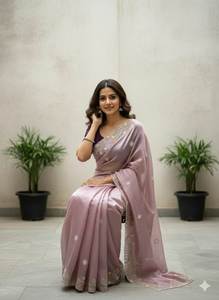 Sari de Georgette de Seda y Viscosa con Bordado a Mano Exquisito y Drapeado en un Minuto, con Blusa en Contraste, Elástico y Resistente a la Humedad - Product Image 2