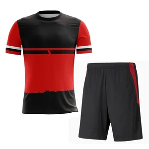 Vente en gros 2024 sur mesure uniforme de football personnalisé en tissu de polyester de haute qualité ensembles d'uniformes de football avec logo personnalisé