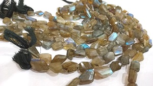 Bracelets en cristal de Labradorite grise naturelle 10-15mm Briolette dégringolée découpée au laser en forme de pépite à facettes 8 pouces de long brins - Product Image 2