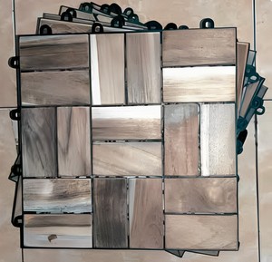 Tuile de terrasse Premium Zigzag 2 Pattern | 30x30cm | PVC et bois de teck massif (1.4cm) | Options inachevées et finies - Product Image 3