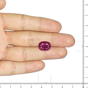 พลอยสังเคราะห์สีแดงทรงมรกตเจียระไน 4.84 กะรัต คุณภาพดี ผ่านกระบวนการสร้างในห้องปฏิบัติการและผ่านการอบความร้อน เหมาะสำหรับเครื่องประดับ - Product Image 3