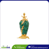 Urne élégante en malachite plaquée or 24 carats, sculptée à la main, design Art Déco écologique, personnalisable, pour une décoration intérieure haut de gamme