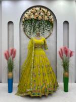 Le dernier design Lehenga Choli pour femme avec séquence de fils fonctionne avec un brodeur en dentelle à quatre côtés disponible à bas prix