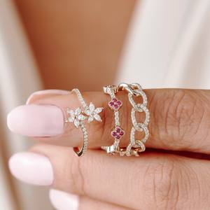 Anillo Elegante y Delicado para Mujer con Dos Flores de Corte Marquesa, Anillo Abierto con Diamantes de Laboratorio, Anillo Apilable en Oro Puro de 14K - Product Image 5