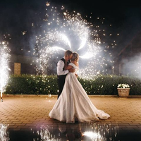 Le système de tir de feux d'artifice à télécommande de moulin à vent pyro électronique tourne la machine de feux d'artifice pour la représentation sur scène, mariage