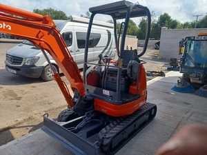 Mini pelleteuse Kubota 2.2 tonnes. 2 seaux. Pistes 6 mois. Facile à remorquer. Juste entretenu, excellent état. Prêt à partir - Product Image 4