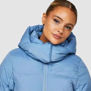 Doudoune longue matelassée élégante pour femme 2026 avec capuche respirante et rembourrage en coton pour l'hiver froid, personnalisable OEM - Product Image 4